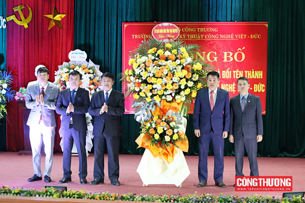 Media\2_TH1029\FolderFunc\202603\Images/le-cong-bo-quyet-dinh-sap-nhap-va-doi-ten-thanh-truong-cao-dang-ky-thuat-cong-nghe-viet-duc-694dfe4dca62b-20260318084622-e.jpg